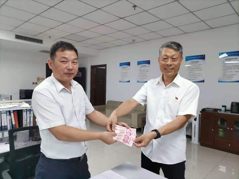 国鑫担保、洛烟中心组织员工 积极向灾区捐款