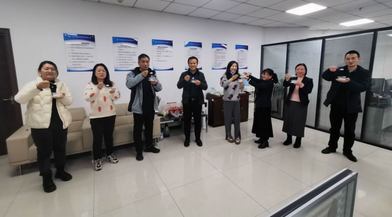 追忆峥嵘岁月  品味传统文化  国鑫担保、洛烟中心开展观影品汤圆活动