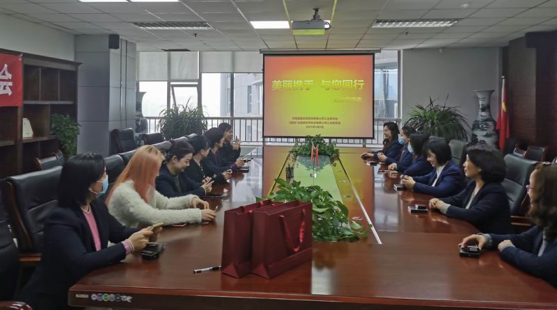  美丽携手，与您同行国鑫担保与华祥实业联合开展妇女节专题活动