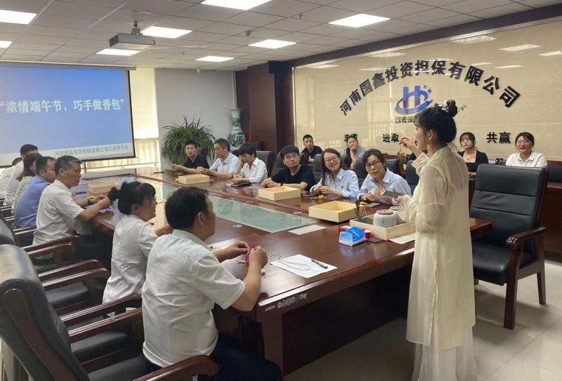 国鑫担保工会开展 “浓情端午节，巧手做香包”活动