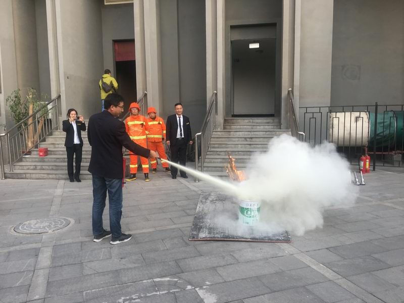 河南国鑫投资担保有限公司 组织开展“防范于未然,时刻紧绷弦” 消防安全演练活动
