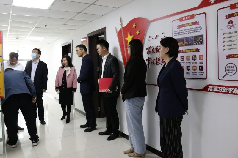 国宏集团党委委员、副总经理寇幼敏一行到国鑫担保和洛烟中心进行安全检查指导工作