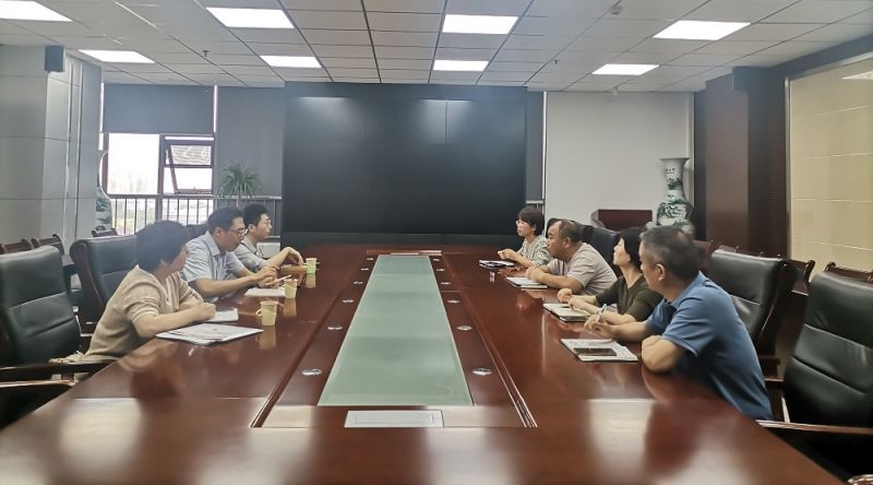 建设银行到国鑫担保进行业务交流